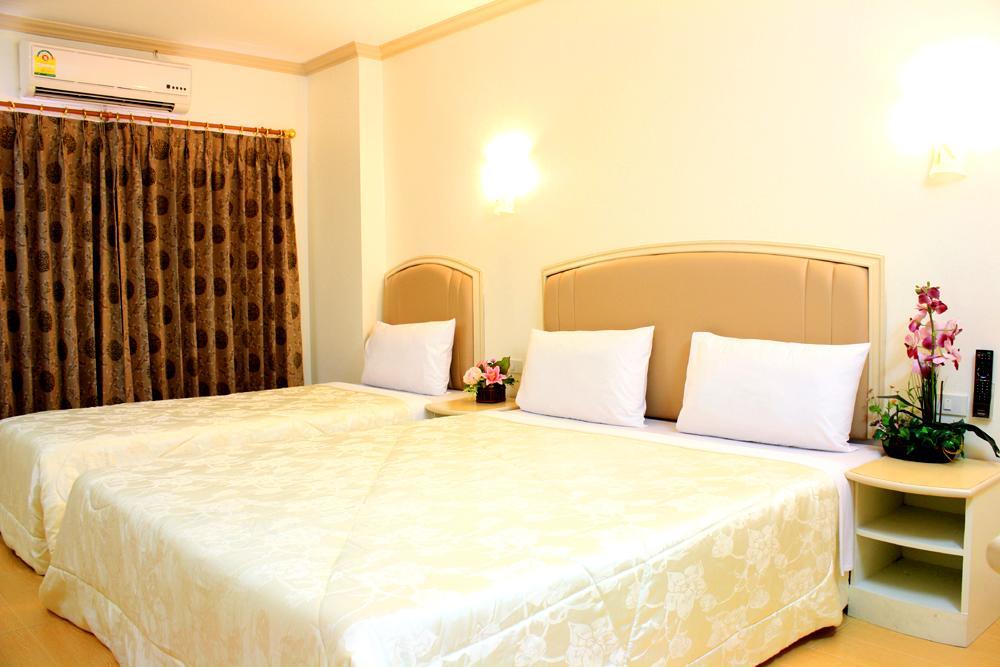 P.A. Ville Hotel Nakhon Sawan Exteriör bild