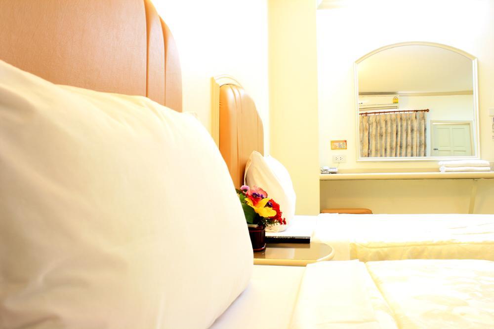 P.A. Ville Hotel Nakhon Sawan Exteriör bild