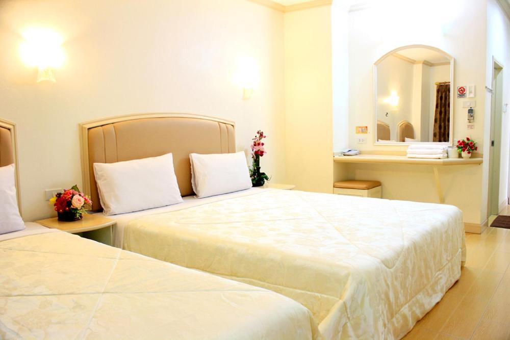 P.A. Ville Hotel Nakhon Sawan Exteriör bild